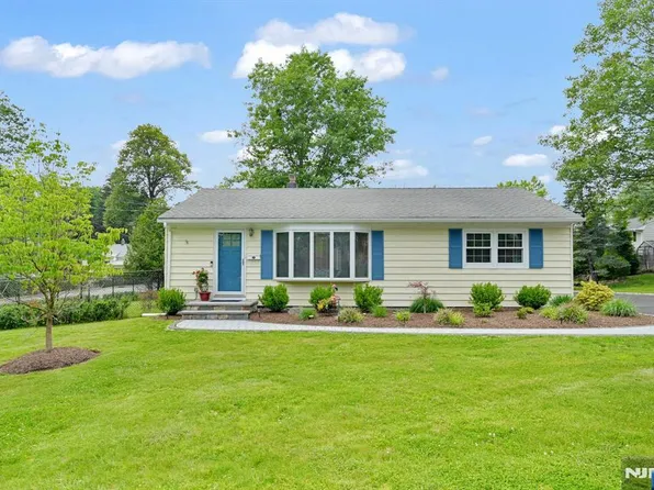 39 N 5th St, Park Ridge, NJ 07656
