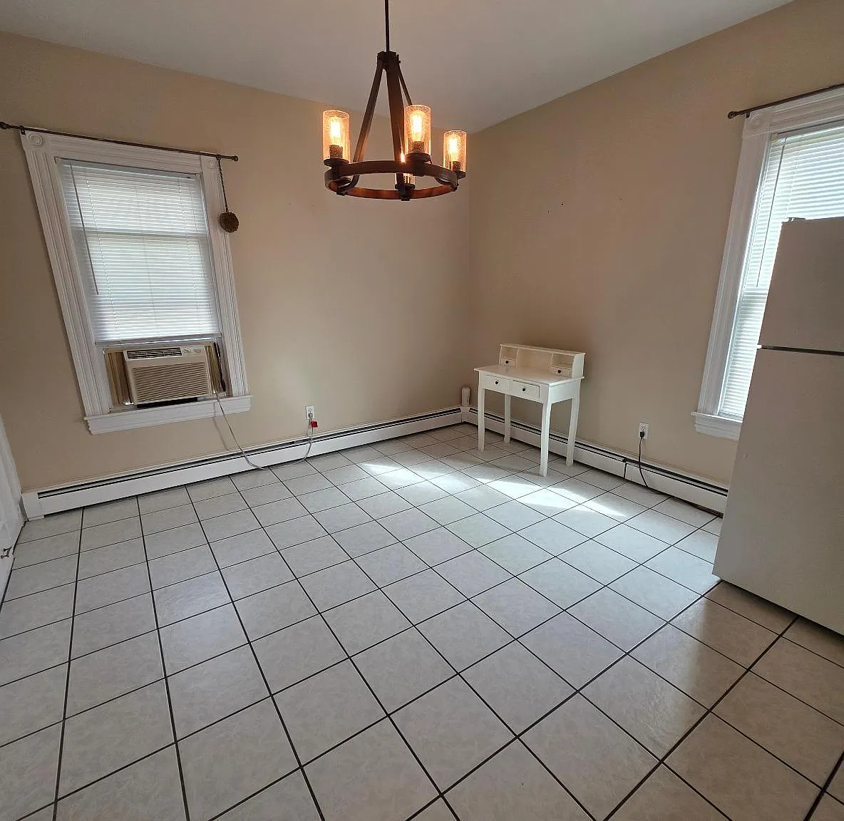 2 bed, 1000 sqft, $1,300 — Photo 2