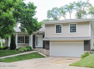 1756 E Corktree Ln, Mount Prospect, IL 60056