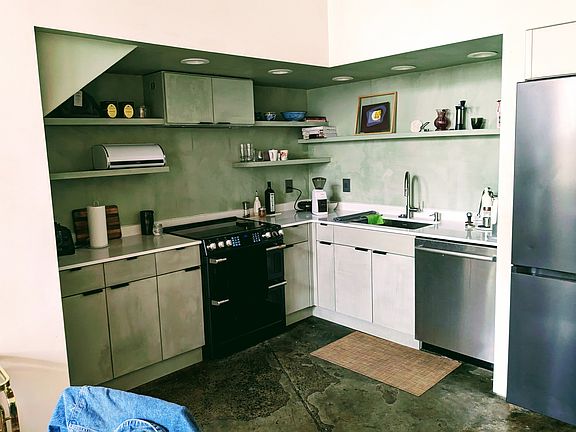 Kitchen with brand-new appliances (induction stove, Samsung bespoke fridge, Bosch dishwasher)