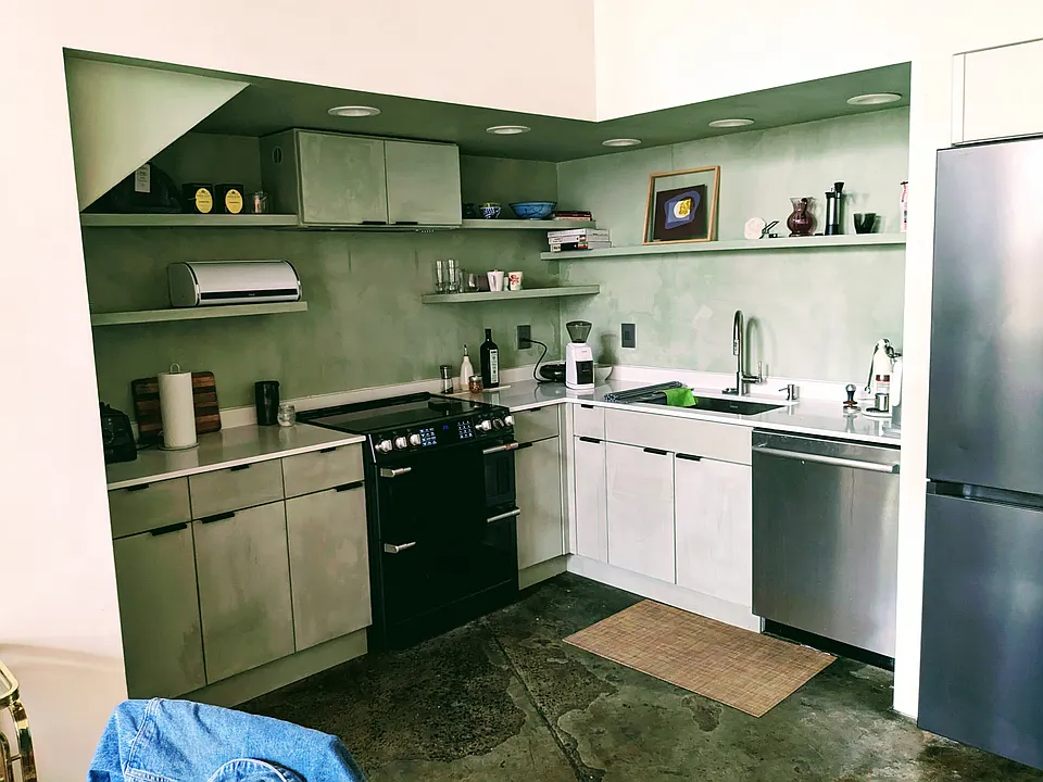 Kitchen with brand-new appliances (induction stove, Samsung bespoke fridge, Bosch dishwasher)