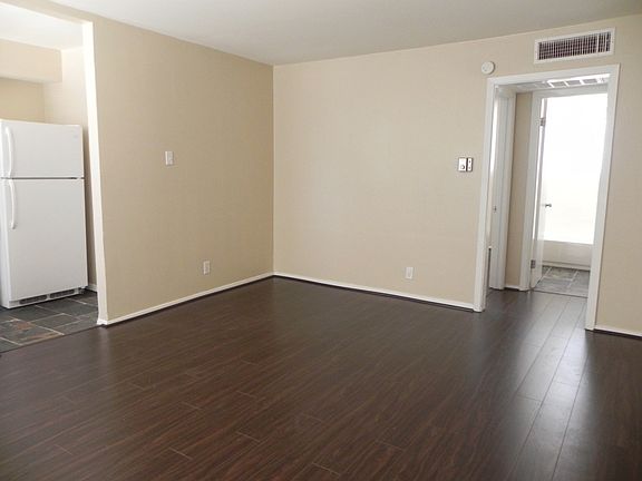 5th image of 2015 Bennett Ave APT 205