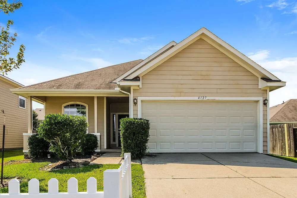3 bed, 2.0 bath, 1594 sqft, $1,760 — Photo 1