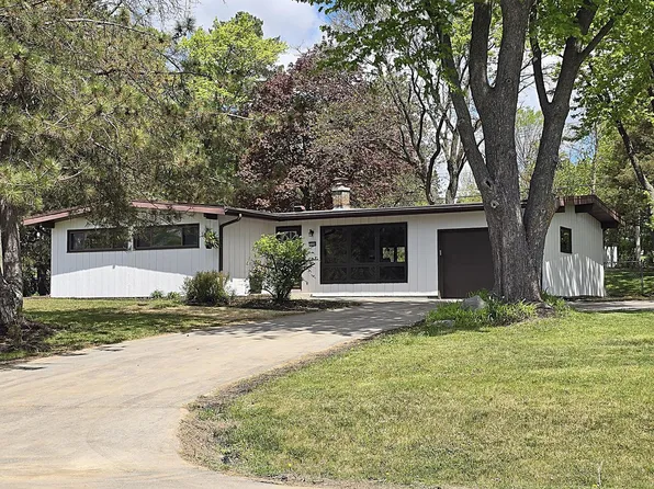 18400 Beverly Hills DRIVE, Brookfield, WI 53045