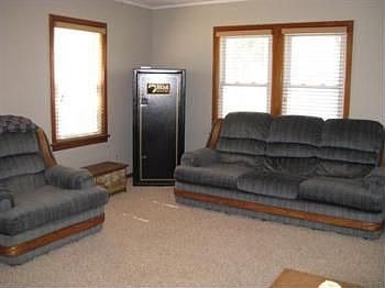4th image of 330 W Claflin Ave
