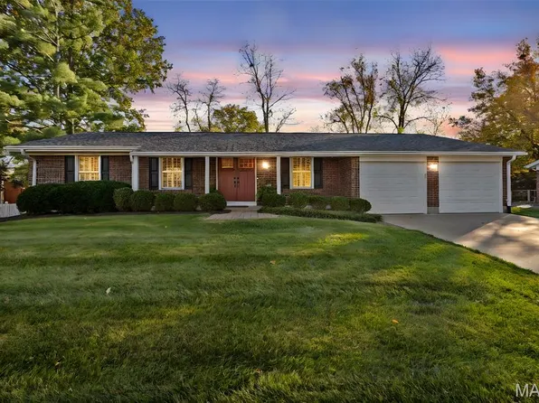 114 Breezeview Dr, Ballwin, MO 63021