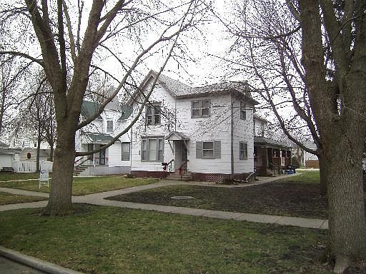 1st image of 605 11th Ave