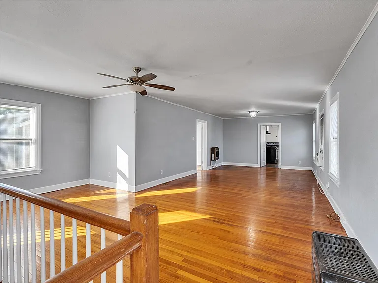 5019 Avenue M 1/2 — Photo 8