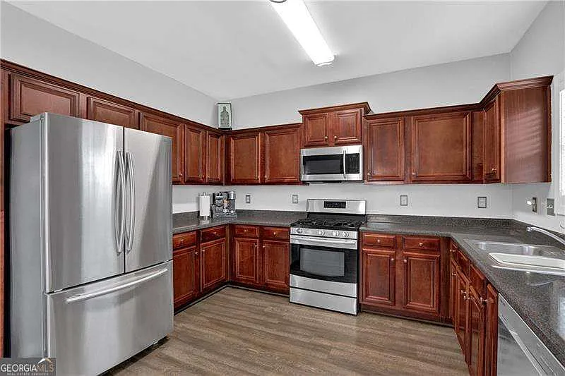 4 bed, 2.5 bath, 2313 sqft, $2,350 — Photo 4