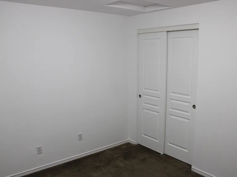 1409 E Raymond Dr — Photo 17