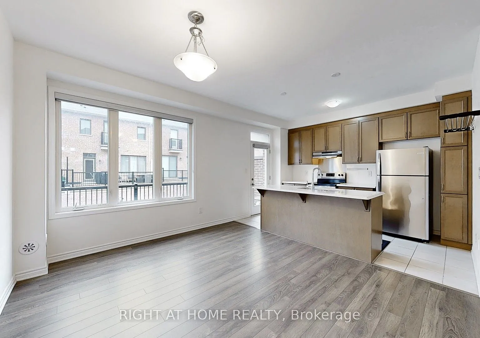 4 bed, $3,800 — Photo 1