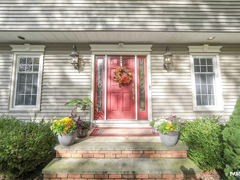 5 Monroe Dr — Photo 3