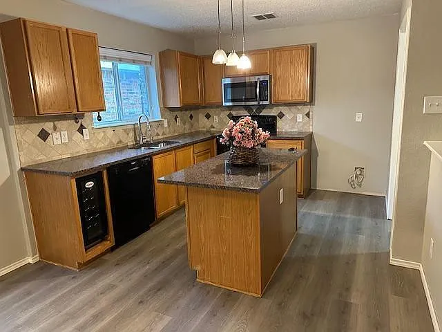 2424 Rolling Ridge Dr — Photo 3