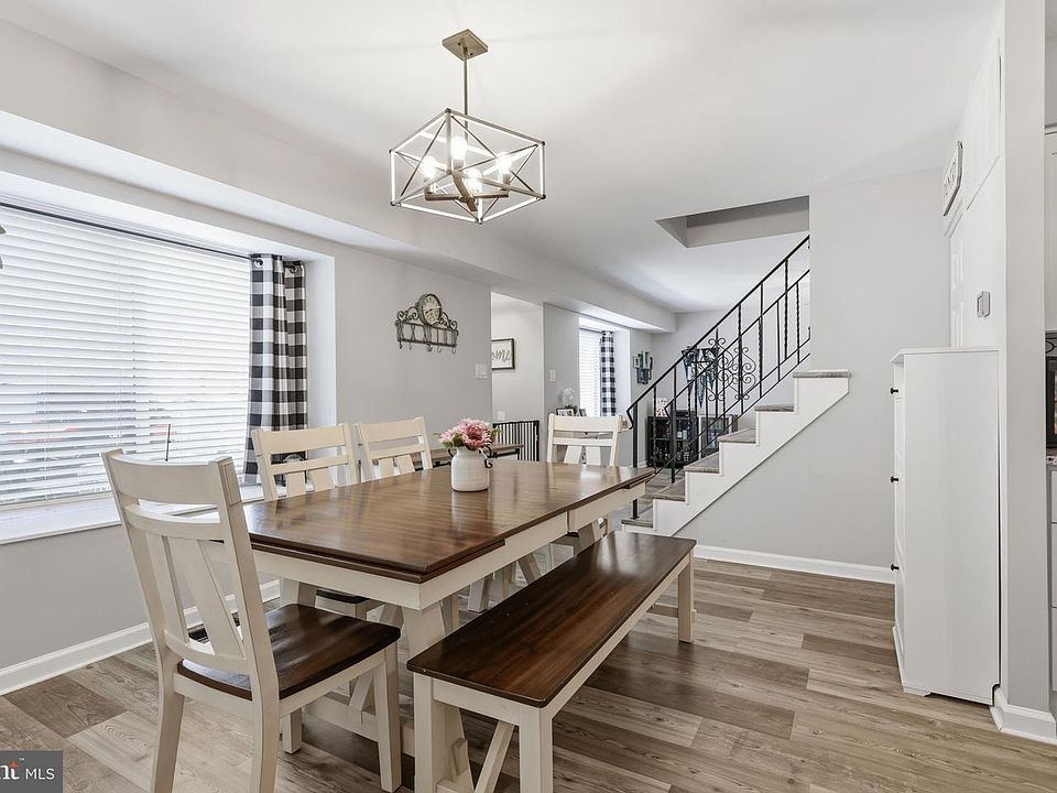 1st image of 22 Fitzwatertown Rd Unit C7