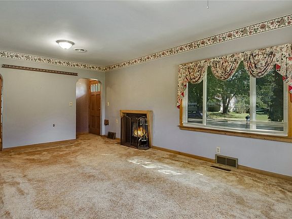 4th image of 844 Maple Street