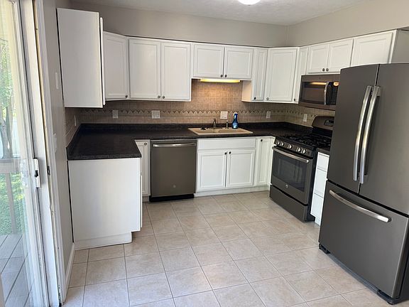 3rd image of 104 S Sesame St