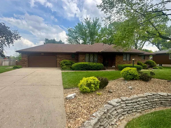 2230 Country Hills Rd, Salina, KS 67401