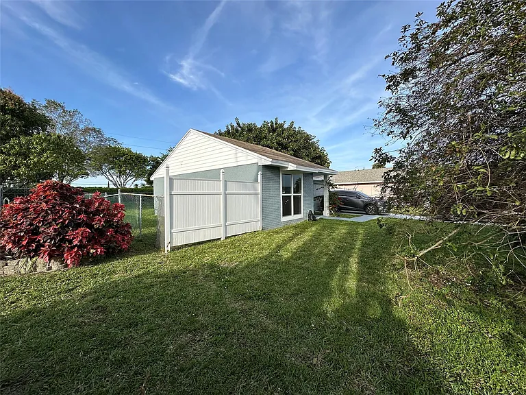 8395 Garden Gate Pl — Photo 19