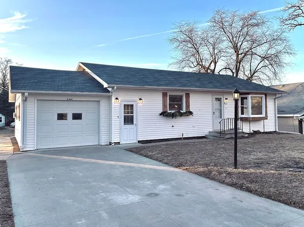 613 Walnut St, Louisville, NE 68037