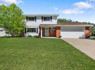 13935 W Thomas Dr, New Berlin, WI 53151