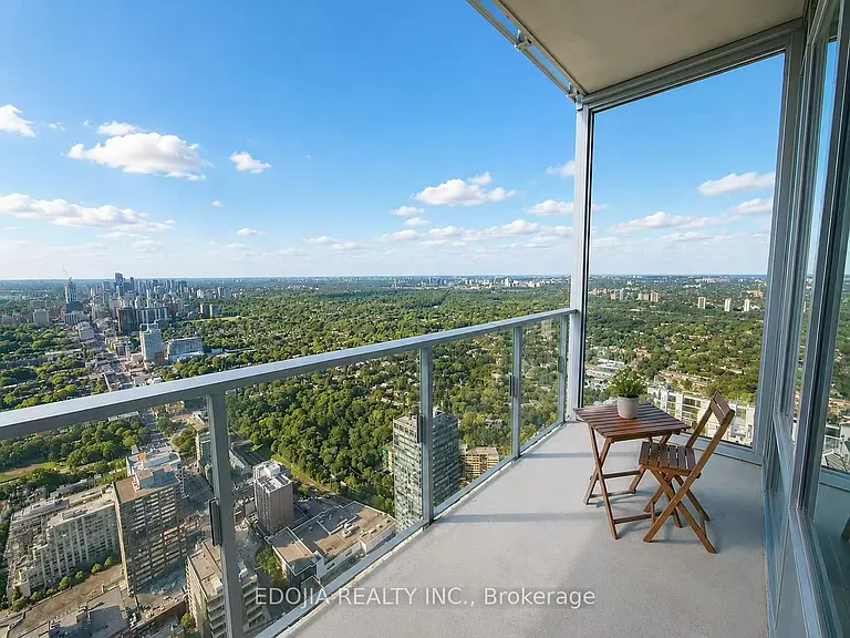 11 Yorkville Ave #6004 — Photo 10