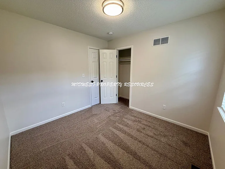 1708 NE Stonewood Dr — Photo 17