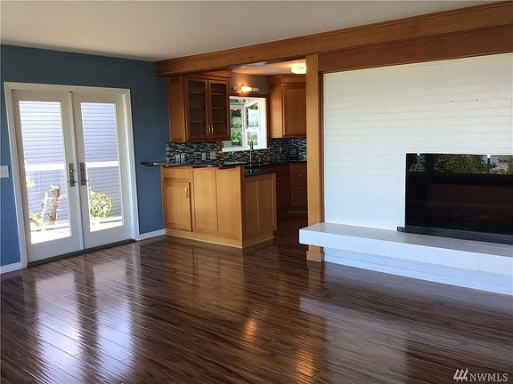5th image of 1415 Country Club Dr