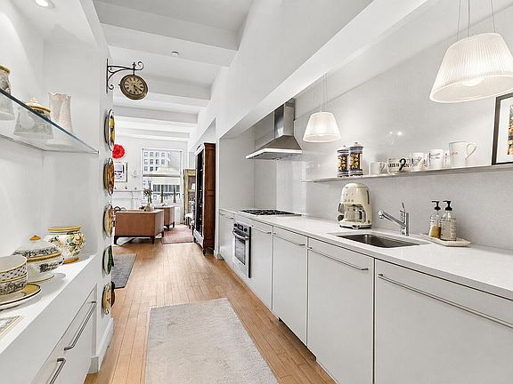 4th image of 15 Broad St APT 2804