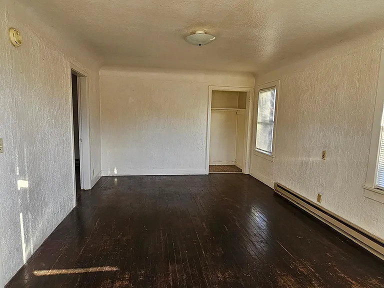 110 7th St #5 — Photo 3