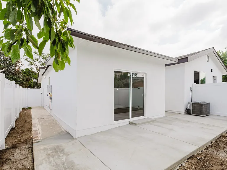 18308 Gresham St — Photo 33
