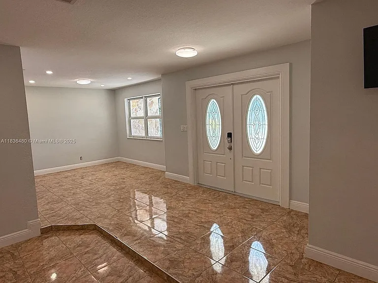 4281 NW 35th Ter — Photo 5