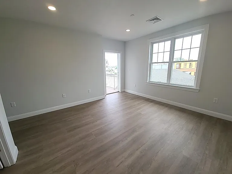320 Middlesex Ave #B303 — Photo 15