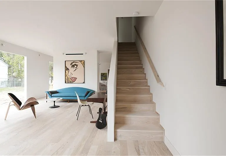 228 W 25th St — Photo 4