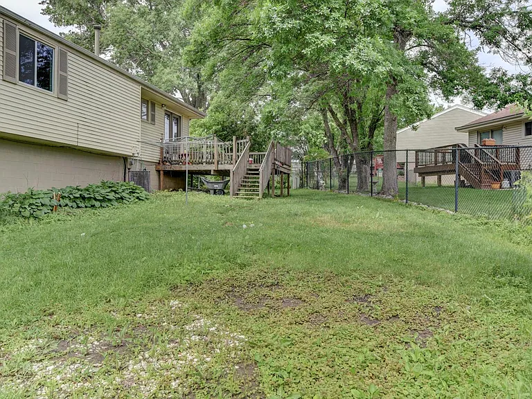 3514 Glory Cir — Photo 32