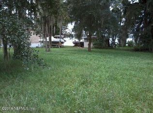 135 Walker Dr, Interlachen, FL 32148