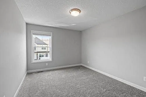 10904 Holly Pl N — Photo 2