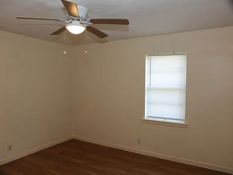 1301 Bandera Ln — Photo 31