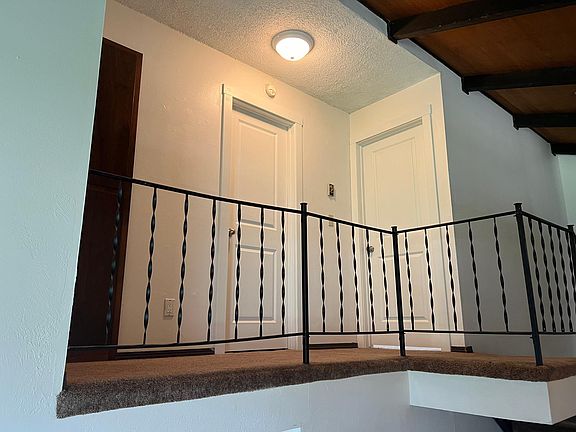 3rd image of 246 Falls Ave W