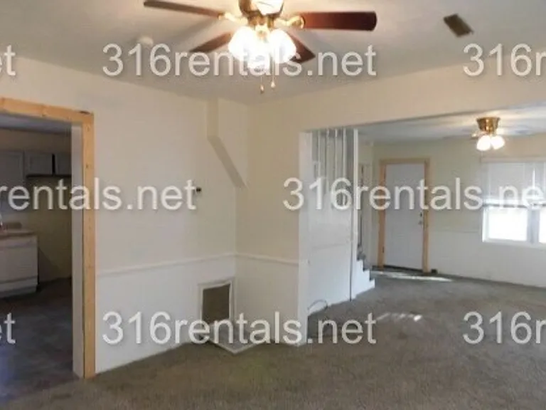 621 Osage St — Photo 3