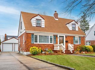 16 Alstead Rd, Valley Stream, NY 11580