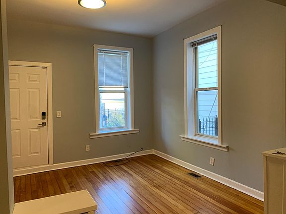 5th image of 843 N Winchester Ave APT 1R