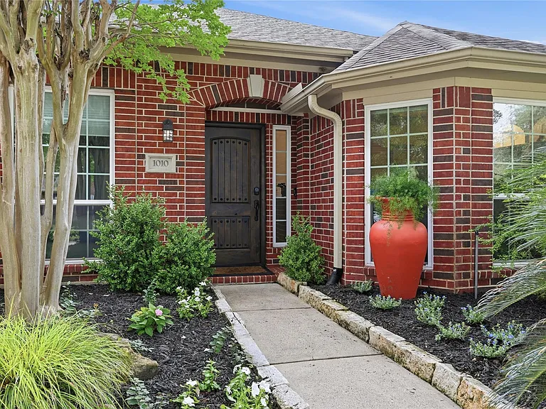 1010 Bringewood Chase Dr — Photo 5