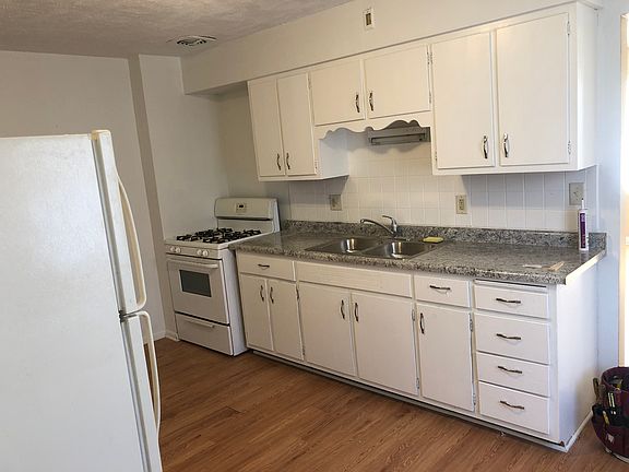 3rd image of 2303 Elm St