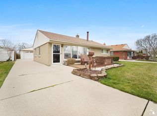 18052 Hinton St, Riverview, MI 48193