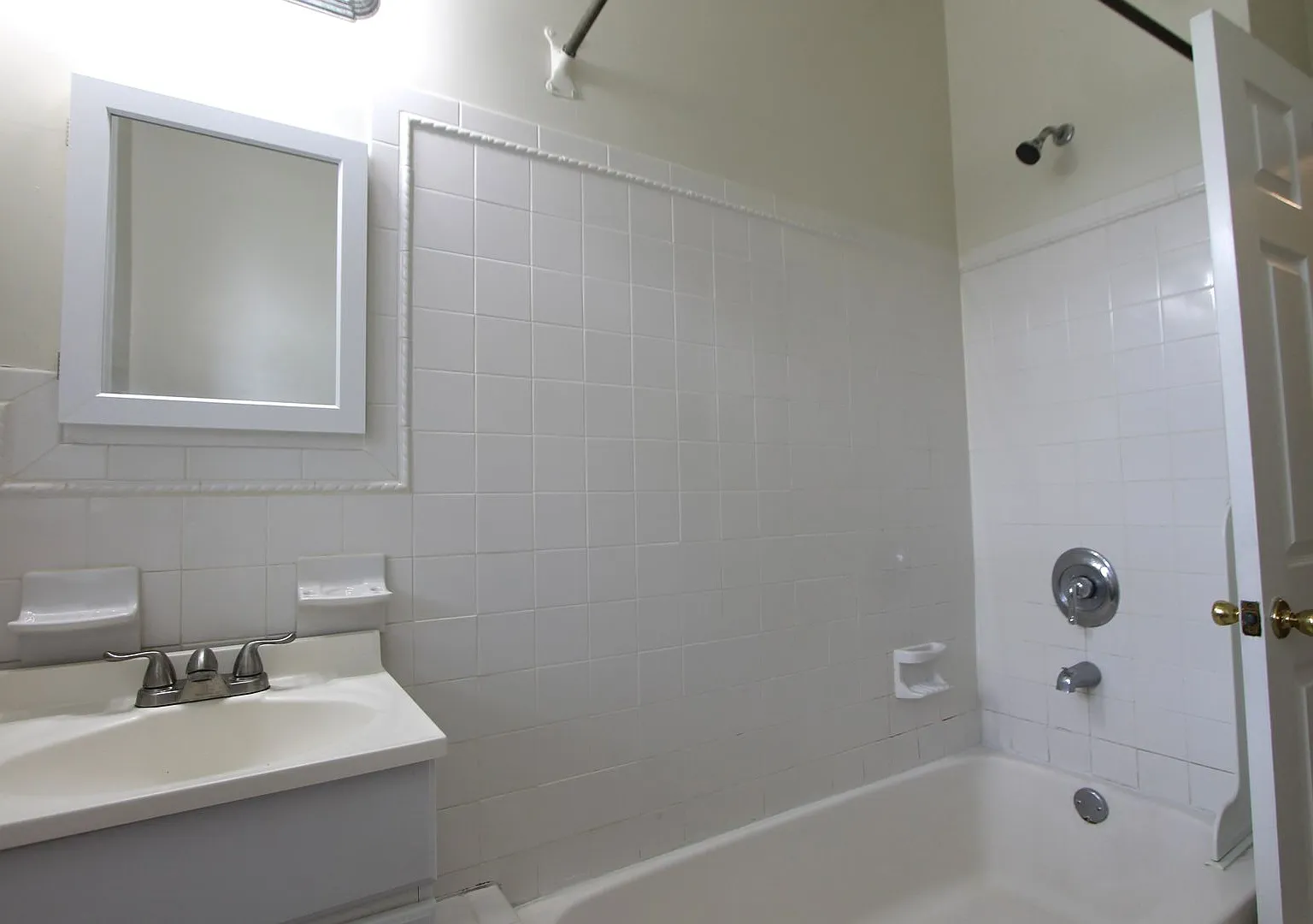 Upsal Manor — Photo 2