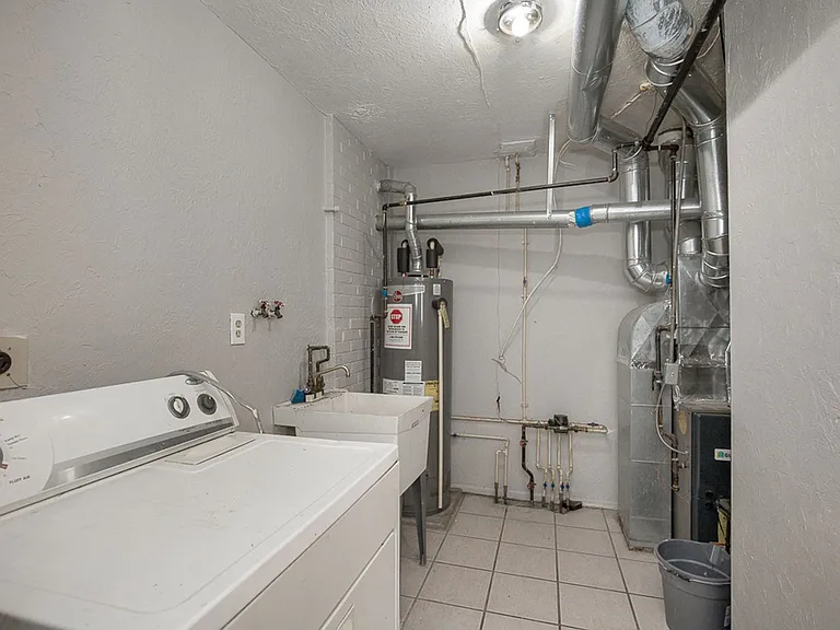23755 Banbury Cir #10 — Photo 11