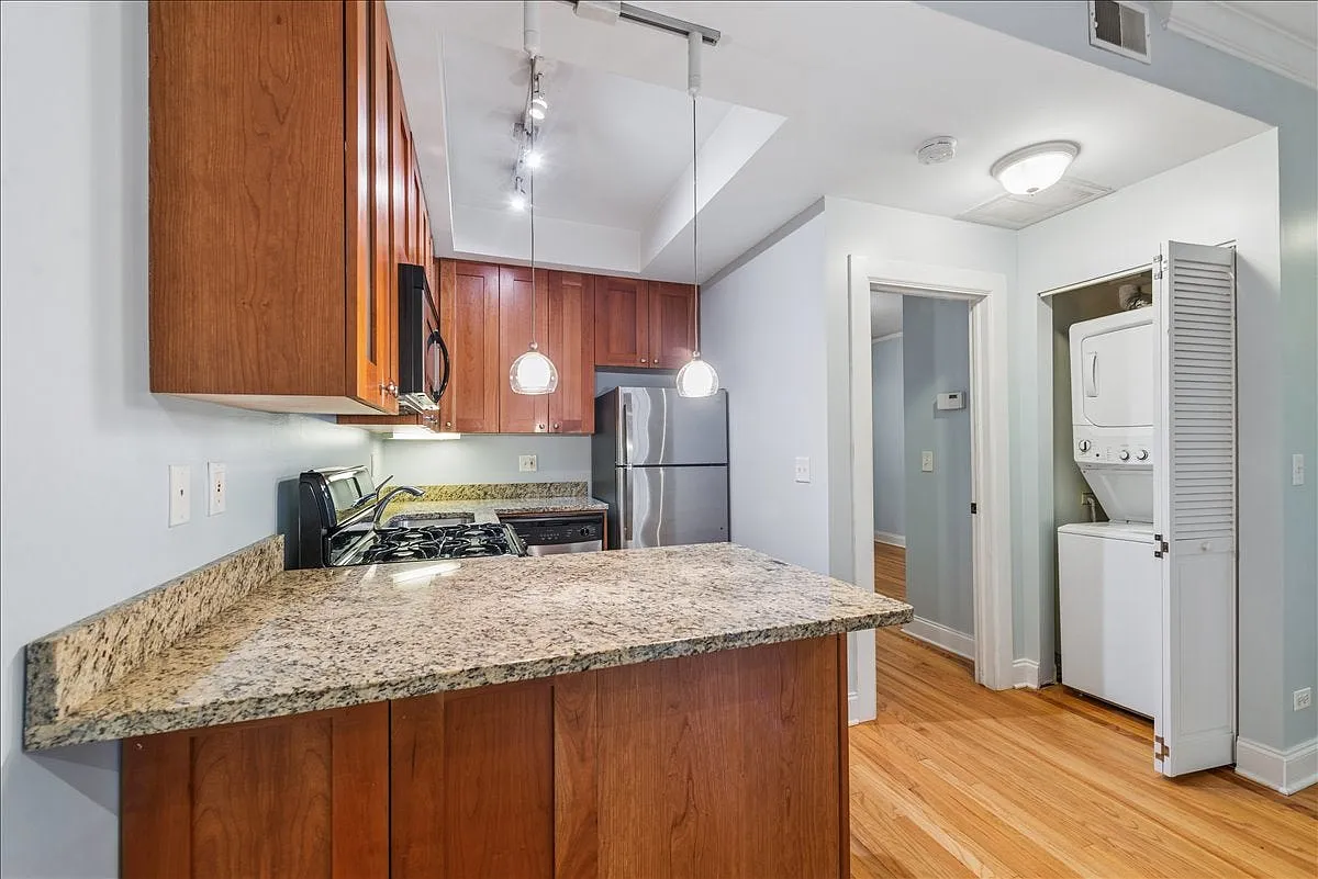 1 bed, 650 sqft, $2,300 — Photo 3