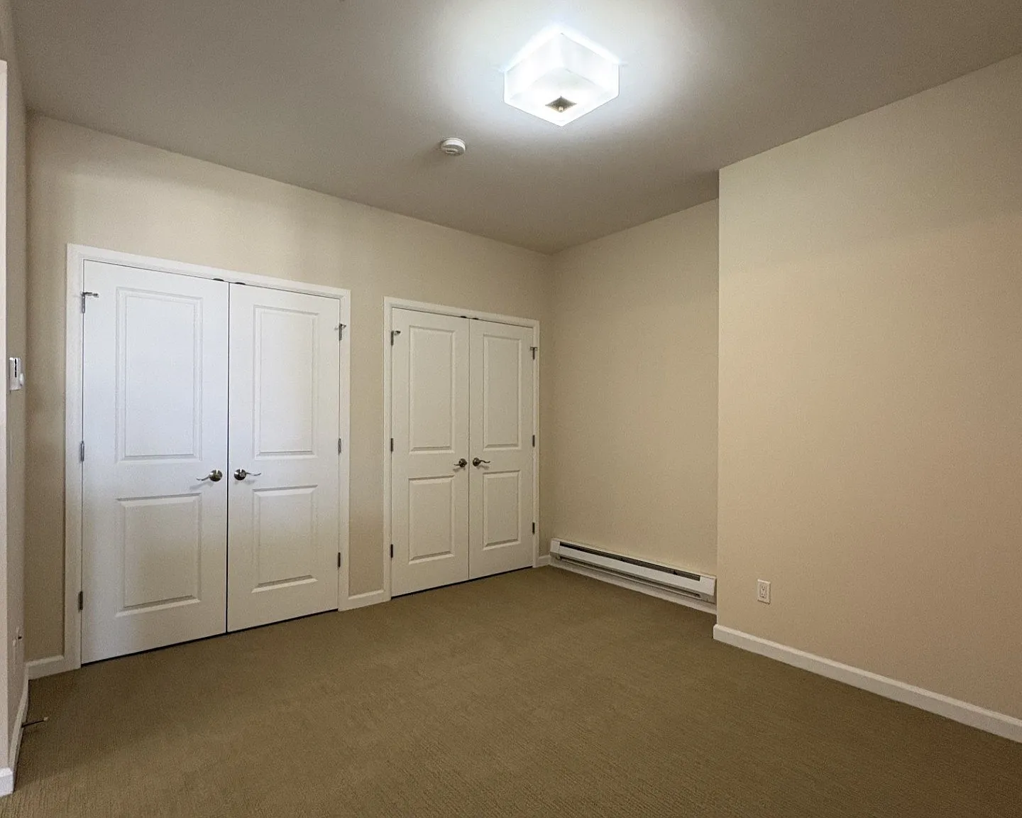 Peninsula Apartments — Photo 2