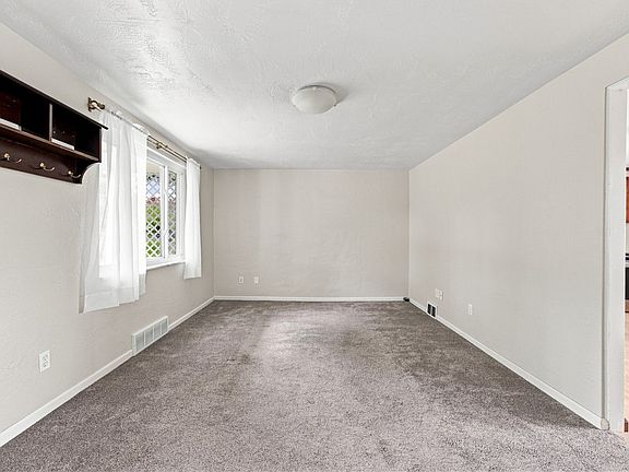 4th image of 1134 Cardinal Dr