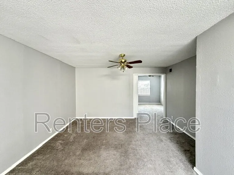 1436 E 38th St #B — Photo 3